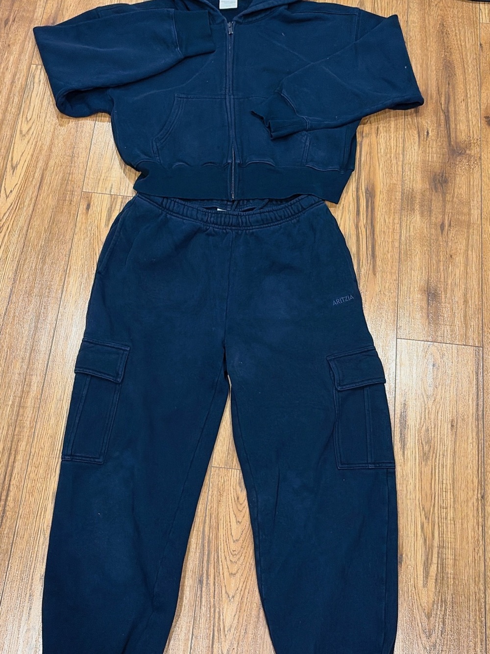 Aritzia TNA Navy Cargo Sweatpants Joggers - Women's sets